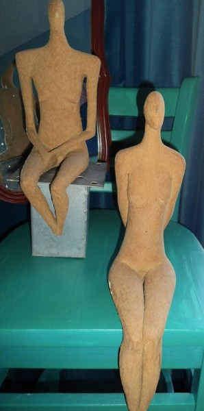 Sculptuur getiteld "Girleens 1& 2" door Hilary Mullany, Origineel Kunstwerk, Klei