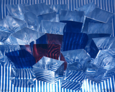 Fotografie getiteld "44 Würfel blau" door Hipplers-Eberart, Origineel Kunstwerk, Film fotografie