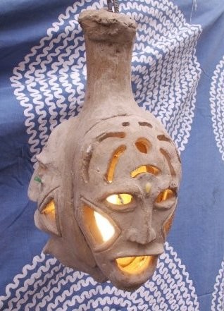 Sculptuur getiteld "lanterne des dev." door Hoedic, Origineel Kunstwerk, Cement