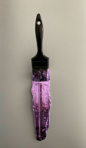 Escultura titulada "Violet Brush" por Santicri, Obra de arte original, Resina Montado en Otro panel rígido