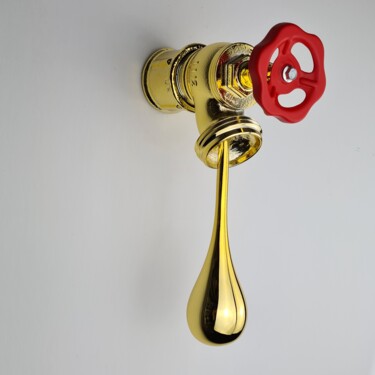 Скульптура под названием "Running Out - Gold" - Santicri, Подлинное произведение искусства, Смола Установлен на Другая жестк…