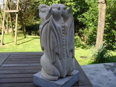 Sculptuur getiteld "Hellhound" door Paul Holbrecht, Origineel Kunstwerk, Steen
