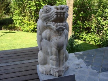 Sculptuur getiteld "Hellhound" door Paul Holbrecht, Origineel Kunstwerk, Steen
