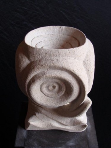 Sculptuur getiteld "Magic bowl" door Paul Holbrecht, Origineel Kunstwerk, Steen