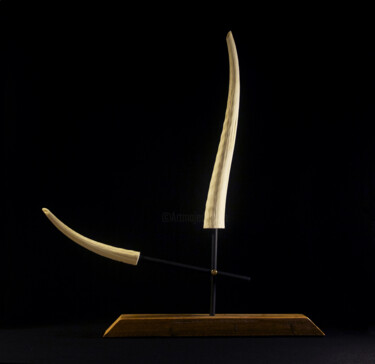 Sculpture titled "Equilibre N°4" by Hugo Brissaud, Original Artwork, Bone