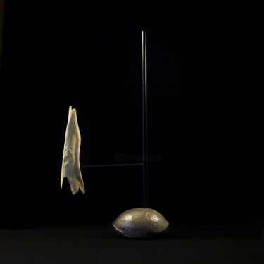 Sculpture titled "Equilibre N°11" by Hugo Brissaud, Original Artwork, Bone