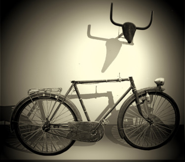 Digital Arts titled "Le vélo de Picasso" by Hugues Elbe, Original Artwork, Photo Montage