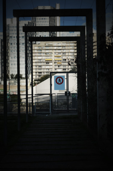 Fotografia intitulada "Zone sensible" por Hugues Elbe, Obras de arte originais, Fotografia Não Manipulada