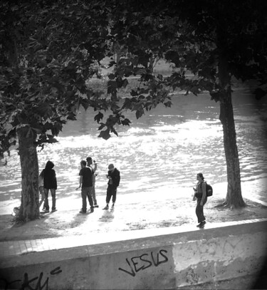Photographie intitulée "Jésus sur Seine" par Hugues Elbe, Œuvre d'art originale, Photographie numérique