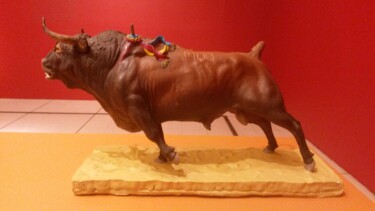 Sculpture titled "toro en arrancada" by Humberto Peraza Ojeda, Original Artwork, Other