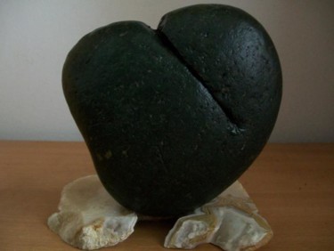 Scultura intitolato "BROKEN HEART" da Neil Bernardis, Opera d'arte originale, Pietra