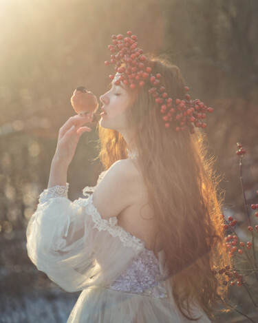 Fotografia zatytułowany „Anna and bullfinch” autorstwa Янина Ермакова, Oryginalna praca, Cyfrowy wydruk