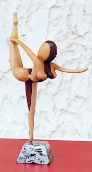 Sculpture intitulée "dana petite danseuse" par Lionel Ibanez, Œuvre d'art originale, Bois