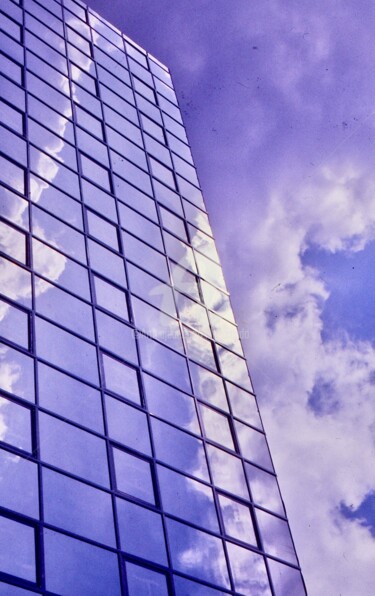 Fotografie getiteld "Immeuble en ciel" door Ida Arundo, Origineel Kunstwerk, Film fotografie