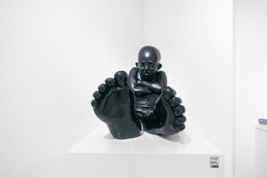 Sculptuur getiteld "Babyfoot 85" door Idan Zareski, Origineel Kunstwerk, Hars