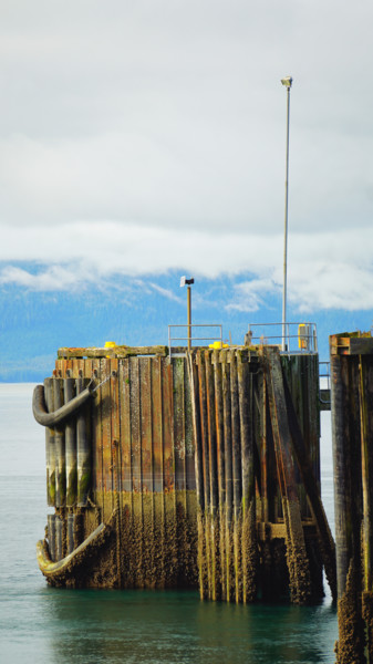 Fotografía titulada "Wrangell Dock" por Igzotic, Obra de arte original, Fotografía digital