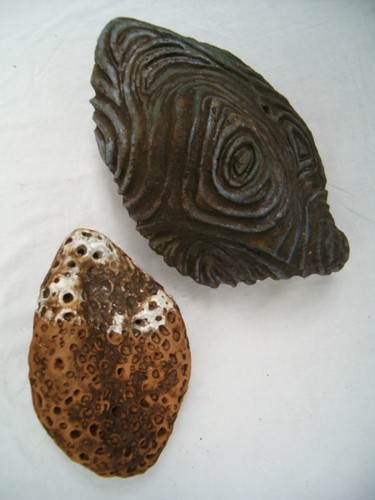 Scultura intitolato "Meteorites" da Ilona Šauša, Opera d'arte originale, Ceramica