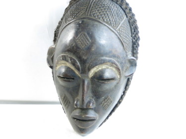 Sculpture intitulée "CHOKWE. Masque d'ar…" par Belinda Kameya, Œuvre d'art originale, Bois