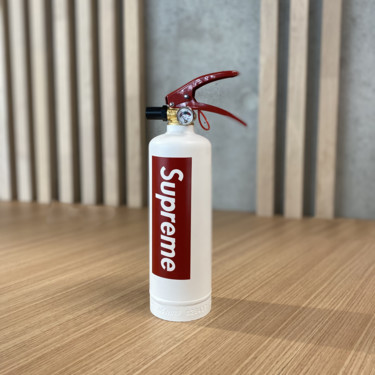 Extincteur supreme 1kg 3/5 -50% Sculpture intitulée "Extincteur supreme…" par Walid Sahraoui (Wally), Œuvre d'art originale, Bombe aérosol