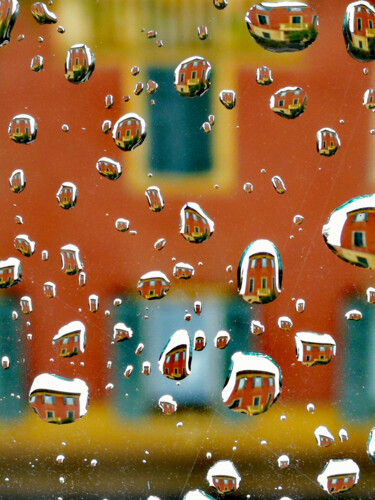 Fotografia intitolato "Orange House Raindr…" da Ingrid Blaurock, Opera d'arte originale, Fotografia digitale