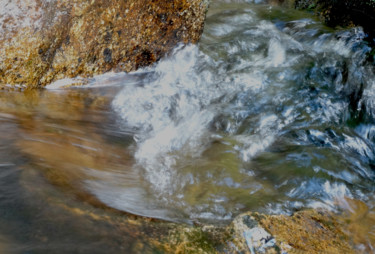 Photographie intitulée "La Vague du ruisseau" par Ingrid Johann, Œuvre d'art originale