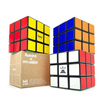 Sculpture titled "Rubik's Cube" by Invader, Original Artwork, Plastic