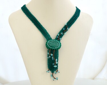 Design intitulée "Emerald garden neck…" par Irena Zelickman, Œuvre d'art originale, Bijoux