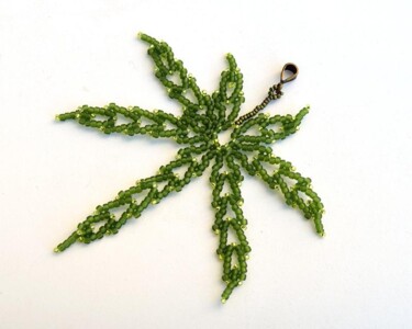 Design intitulée "Pot leaf pendant" par Irena Zelickman, Œuvre d'art originale, Bijoux