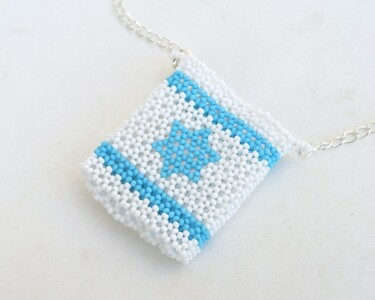 Design intitolato "Beaded pouch pendan…" da Irena Zelickman, Opera d'arte originale, Gioielli