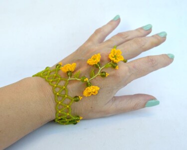 Design intitulée "Buttercups slave br…" par Irena Zelickman, Œuvre d'art originale, Bijoux