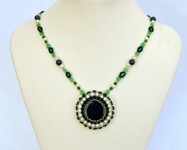 Design intitulée "Deep green necklace" par Irena Zelickman, Œuvre d'art originale, Bijoux