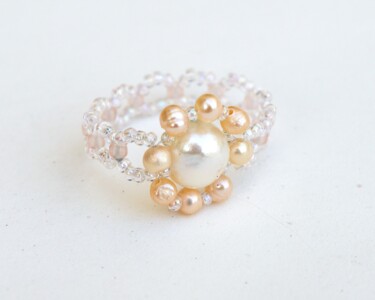 Design mit dem Titel "Delicate pearl flow…" von Irena Zelickman, Original-Kunstwerk, Schmuck