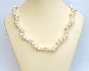 Design mit dem Titel "Pearls and crystals…" von Irena Zelickman, Original-Kunstwerk, Schmuck