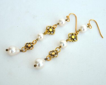 Design intitulée "Very long pearl and…" par Irena Zelickman, Œuvre d'art originale, Bijoux