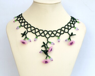 Design intitulée "Wild rose hips neck…" par Irena Zelickman, Œuvre d'art originale, Bijoux