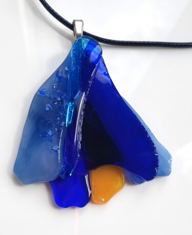 Design intitulée "Pendant "Blue crocu…" par Irina Dotter, Œuvre d'art originale, Accessoires