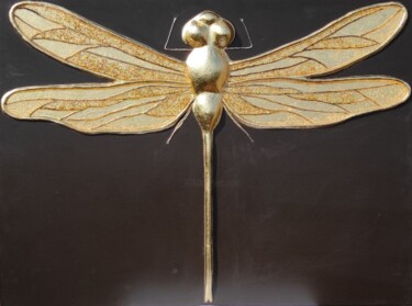 Sculptuur getiteld "Dragonfly love" door Irina Tkachenko (iraHAPPYart), Origineel Kunstwerk, Gips Gemonteerd op Frame voor h…