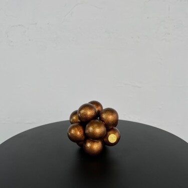 Skulptur mit dem Titel "Dark browr round fl…" von Iryna Antoniuk (IRENA TONE), Original-Kunstwerk, Acryl