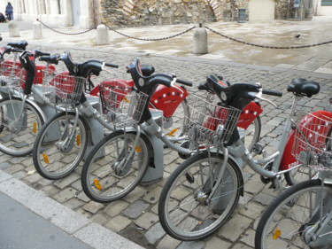 Fotografia intitolato "Biciclette a Lyon" da Isabell Von Piotrowski, Opera d'arte originale