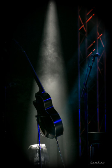 Фотография под названием "La guitare" - Isabelle Pautrot, Подлинное произведение искусства, Цифровая фотография