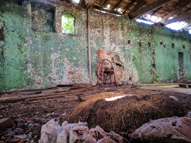 Photographie intitulée "La grange abandonnée" par Isabelle Pautrot, Œuvre d'art originale, Photographie numérique