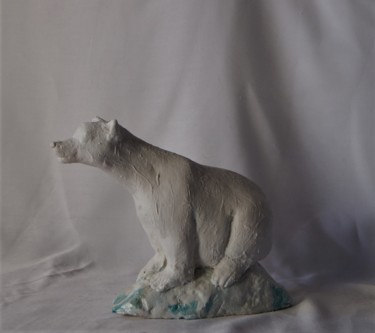 Sculpture titled "Ours blanc assis" by Isabelle Zwang, Original Artwork, Terra cotta
