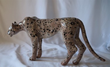 Sculpture titled "Guépard" by Isabelle Zwang, Original Artwork, Terra cotta