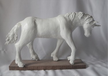 Sculpture titled "Licorne blanche" by Isabelle Zwang, Original Artwork, Clay