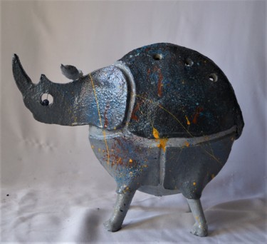 Sculpture titled "Rhinocéros gris" by Isabelle Zwang, Original Artwork, Clay