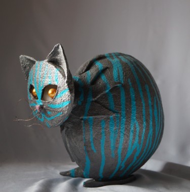 Sculpture titled "CHAT BOULLE GRIS A…" by Isabelle Zwang, Original Artwork, Clay