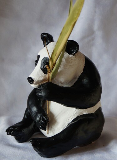 Sculpture titled "Panda au bambou" by Isabelle Zwang, Original Artwork, Ceramics