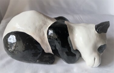 Sculpture titled "BEBE PANDA" by Isabelle Zwang, Original Artwork, Ceramics