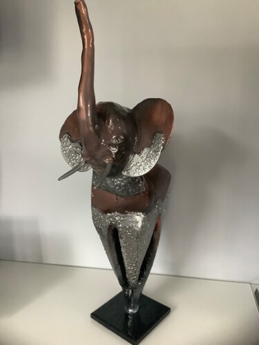 Skulptur mit dem Titel "Jumbo" von Isadiva, Original-Kunstwerk, Metalle