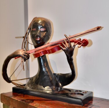 Sculpture intitulée "Nina" par Isadiva, Œuvre d'art originale, Métaux